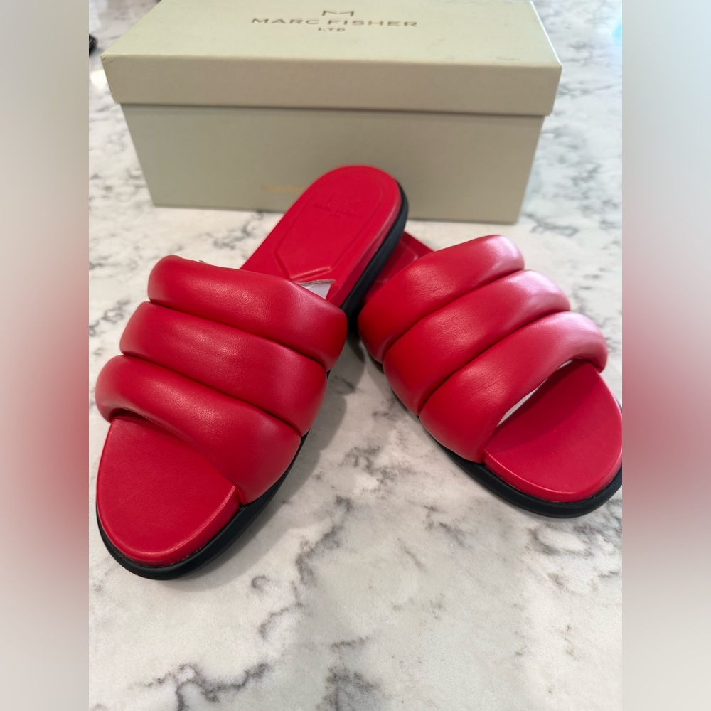 NEW Marc Fisher LTD Yessy Leather Textured Flatform Sandals Tomato Red Women’s 9